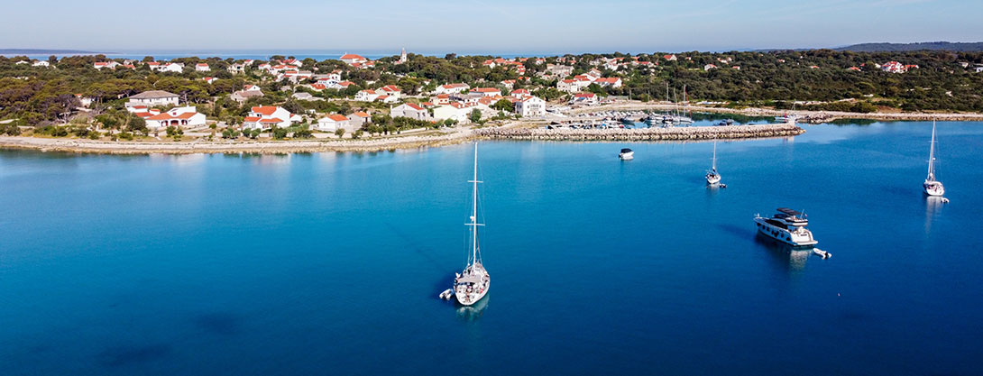 marinor vikar hamnar i oktober Kroatien