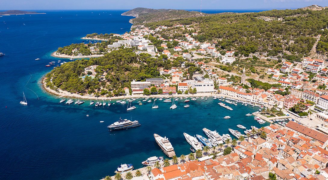 marina miasta hvar