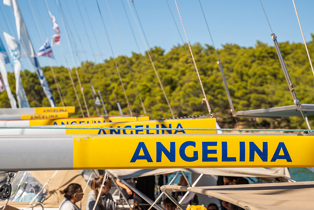 yates entre semana angelina