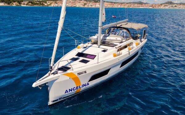 Dufour 44, Funk