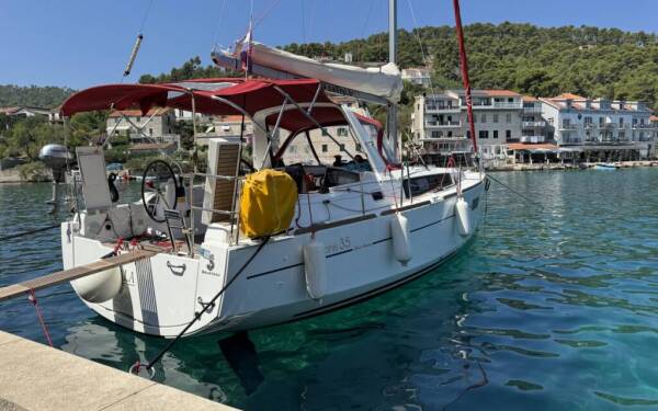 Oceanis 35, Gala