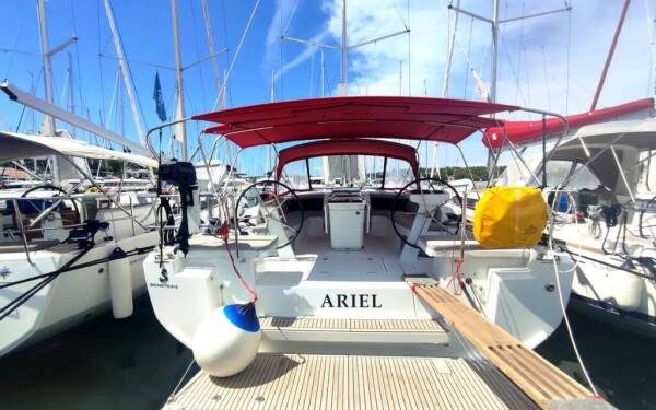 Oceanis 46.1, Ariel